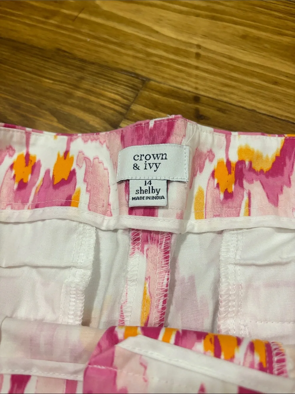 Crown & Ivy Size 14 Shelby Shorts in White, Pink, and Orange Design